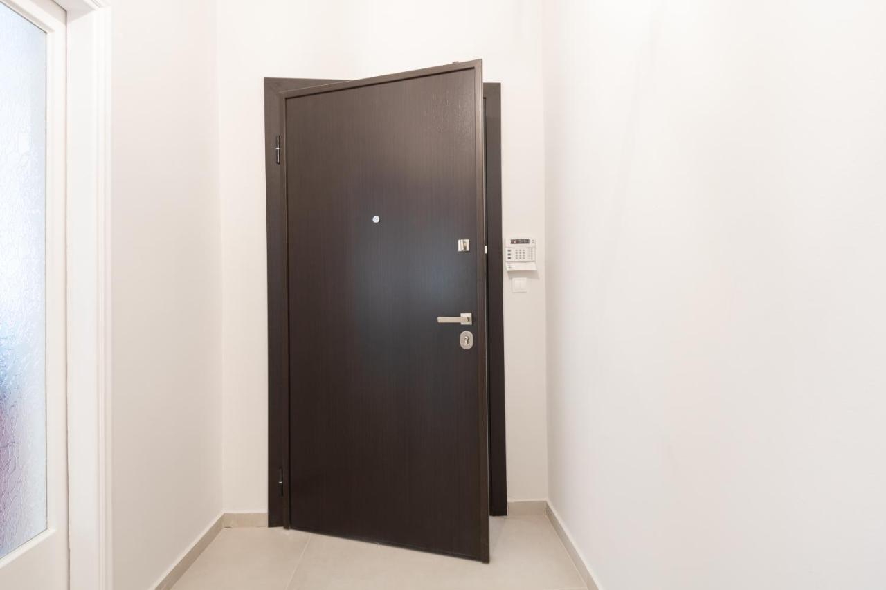 Modern 2-Bedroom Apt, 200M From The Acropolis Athens Exterior photo